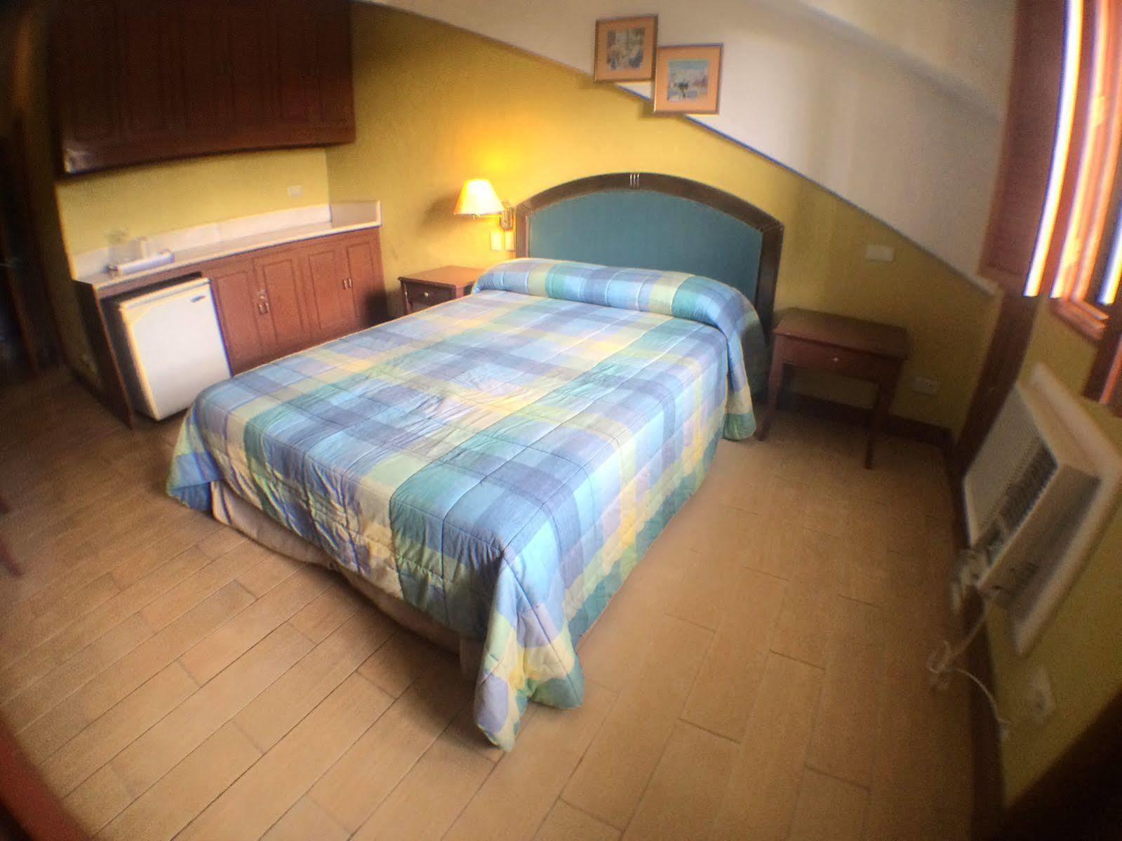 Sunrise Holiday Mansion Tagaytay City Exterior foto