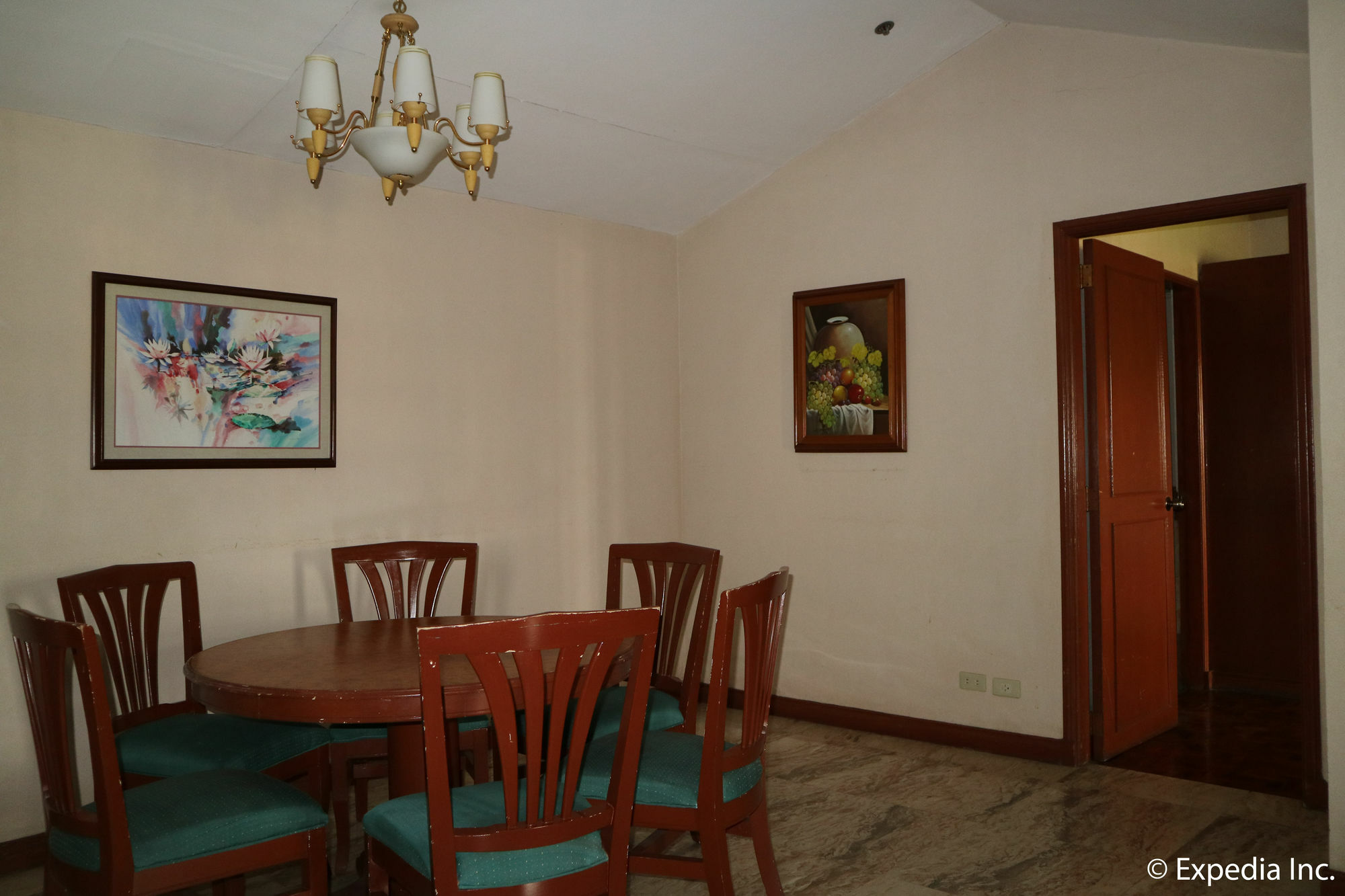 Sunrise Holiday Mansion Tagaytay City Exterior foto